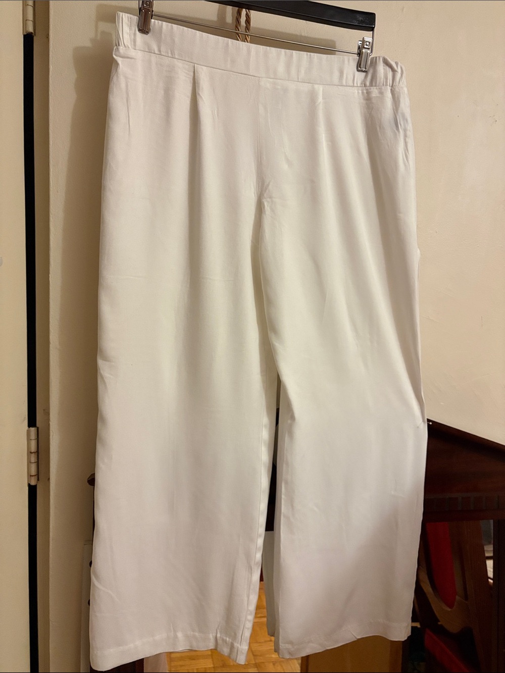 Jules & Leopold Off-White Straight-Leg Pants. Rayon